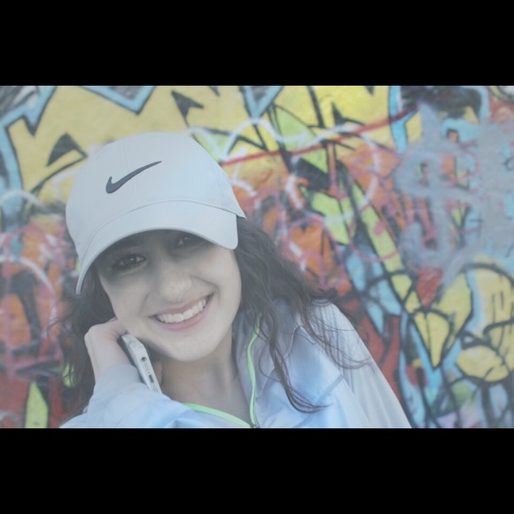 Meet your Posher, Cara