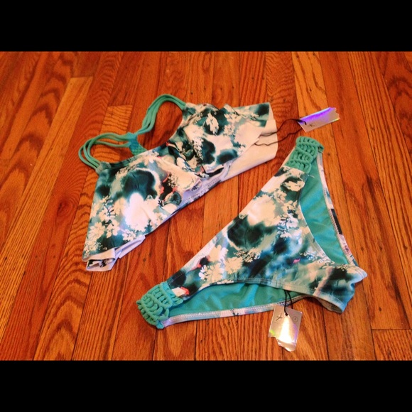 ❤️✨🌺NWT floral bikini❤️✨🌺
