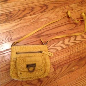 ❤✨️Yellow cross over bag❤️✨