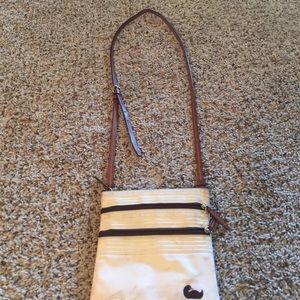White dooney & bourke side satchel