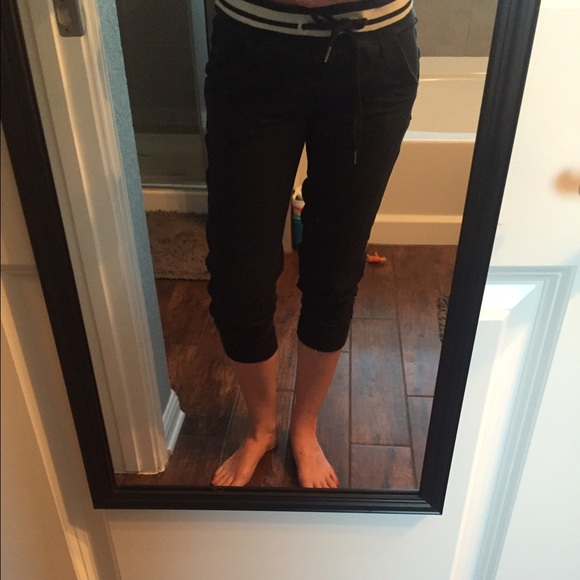 Lululemon crop joggers