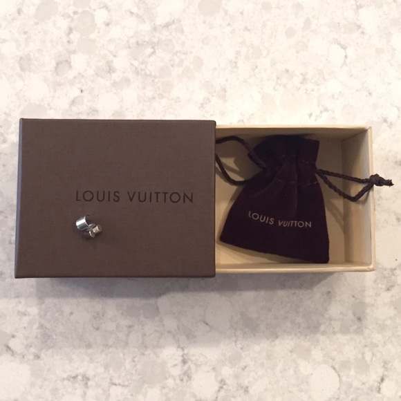 Louis Vuitton Silver Petit Essential V Ear Cuff