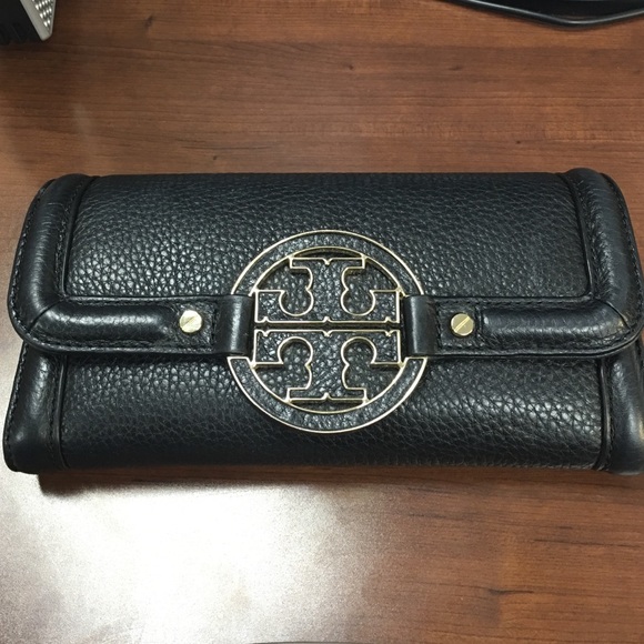 Pre loved Authentic Tory Burch wallet