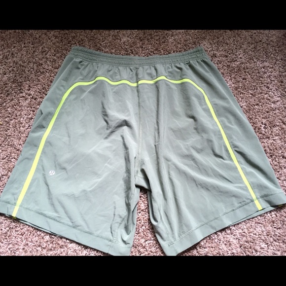Mens Lululemon pacebreaker shorts XL