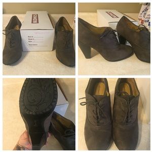 Small Heeled Lace Up shoes