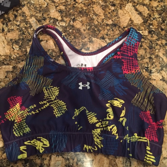 Women's medium under armor sports bra