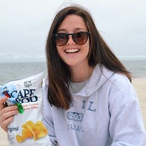 Meet your Posher, Olivia