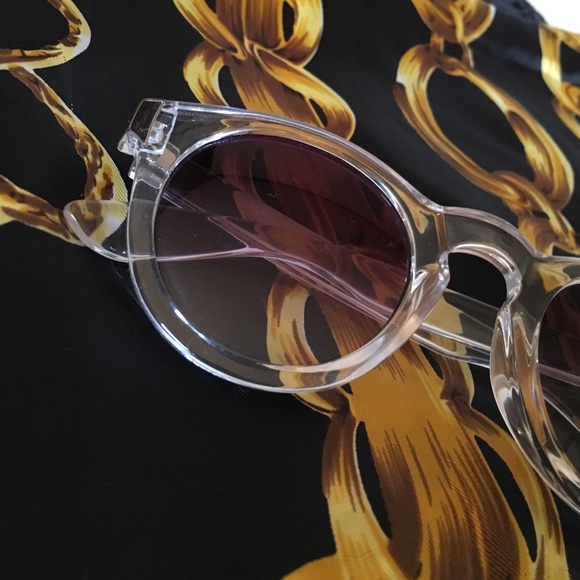 || c h i c • s u n g l a s s e s || - Picture 3 of 3