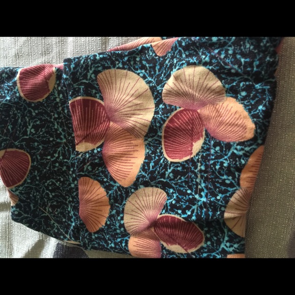 Lularoe OS shell leggings