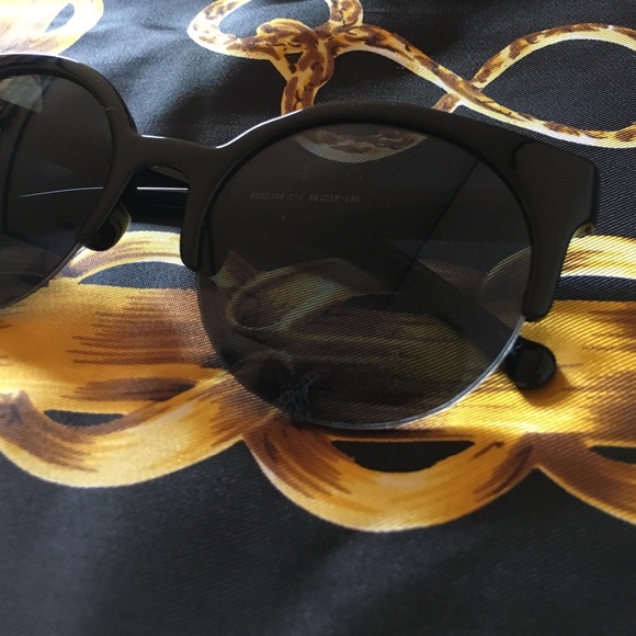 || c h i c • s u n g l a s s e s || - Picture 2 of 3