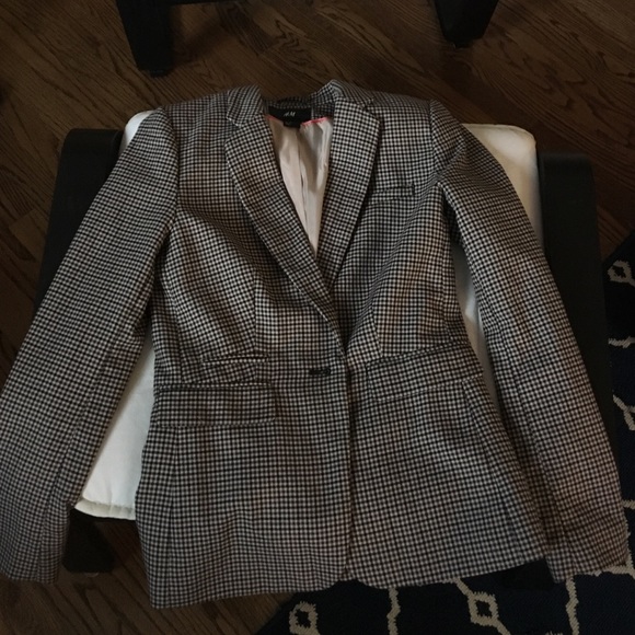 H&M plaid jacket. Size 6.