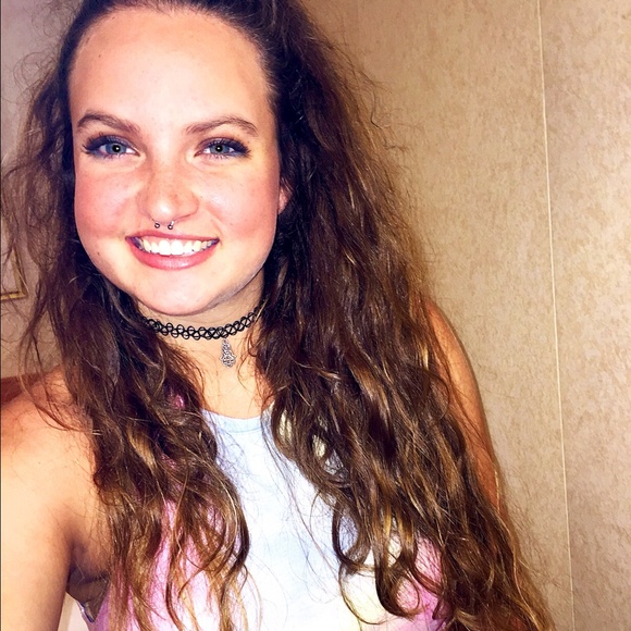 Meet your Posher, Elise