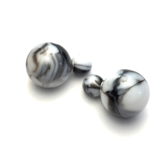 Jewelry - 🎀 Black and white swirl double-sided earrings