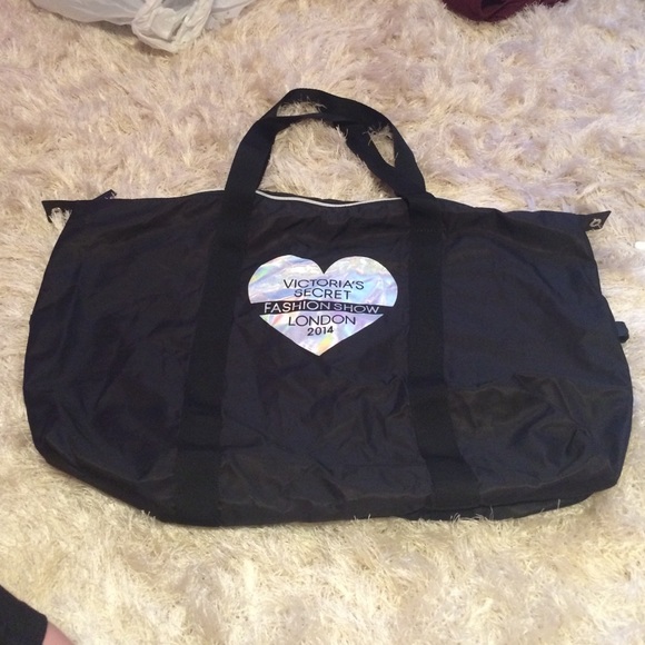 Huge Victoria's Secret bag😍