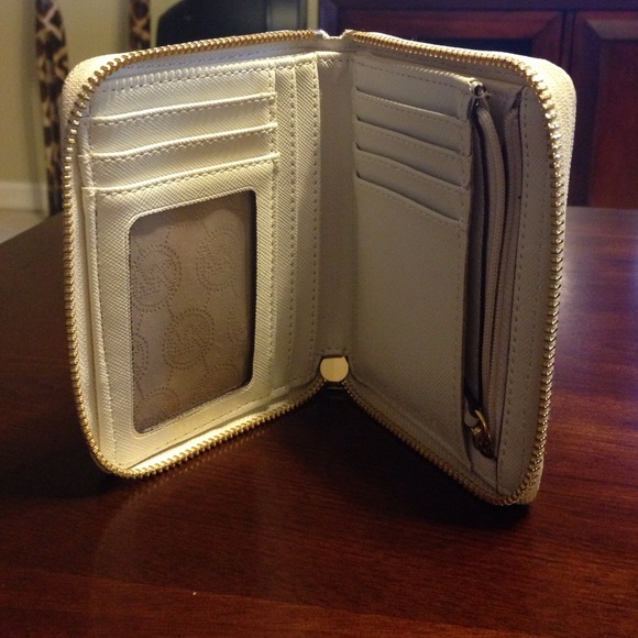 Michael Kors Wallet Like New, Barely Used - image 2