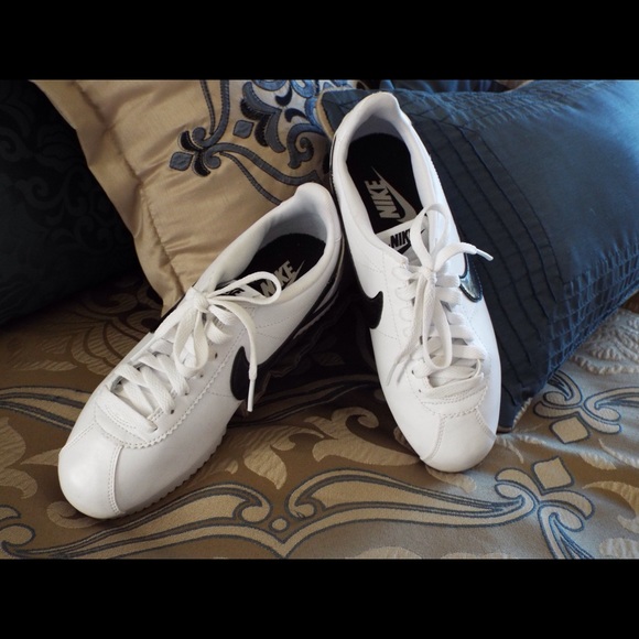 Nike tennis shoes