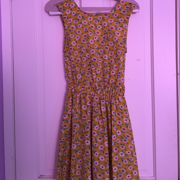 Adorable yellow sundress!