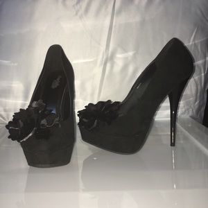 Suede Heels with flower