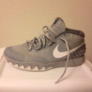 Kyrie size 7