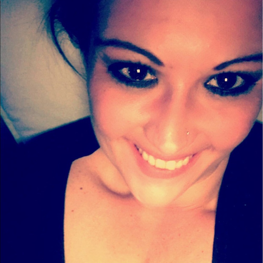 Hi! I'm Justina ☠️🍷🖤⭐️