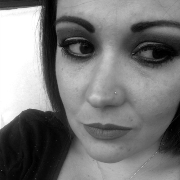 Hi! I'm Justina โ ๏ธ๐ท๐คโญ๏ธ - Picture 4 of 4