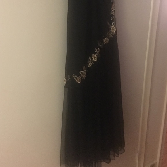 Black dress with flowers - Picture 3 of 4