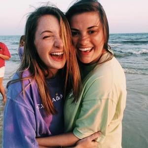 Meet your Posher, Caitlin