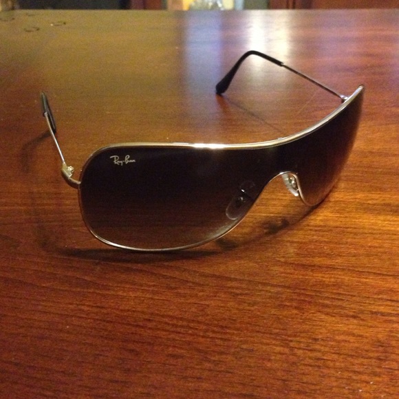 Original Ray Ban sunglasses for women.