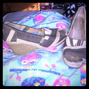 Toms wedges! Super cute. Great condition 💙