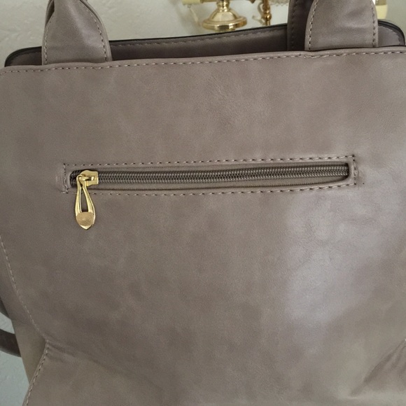 | New | 🐳LAST ONE Gorgeous Gray lock Handbag - Picture 3 of 4