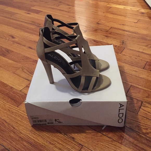 ALDO Shoes - Aldo nude peep toe heels!