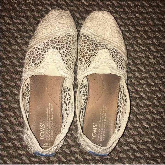 Cream lace Toms