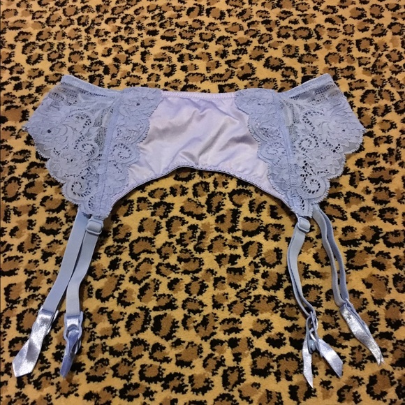 "Beautiful" Victoria's Secret Garter Belt, Sz M