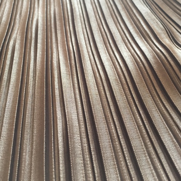 *HPโค๏ธ*Pleated Satin Off the Shoulder Dress๐ - Picture 4 of 4