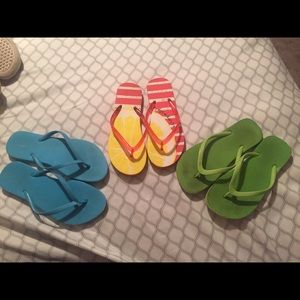 Flip flop size 6 all for 8 dollars
