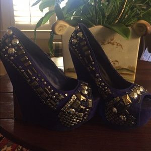 Pre owned purple wedges