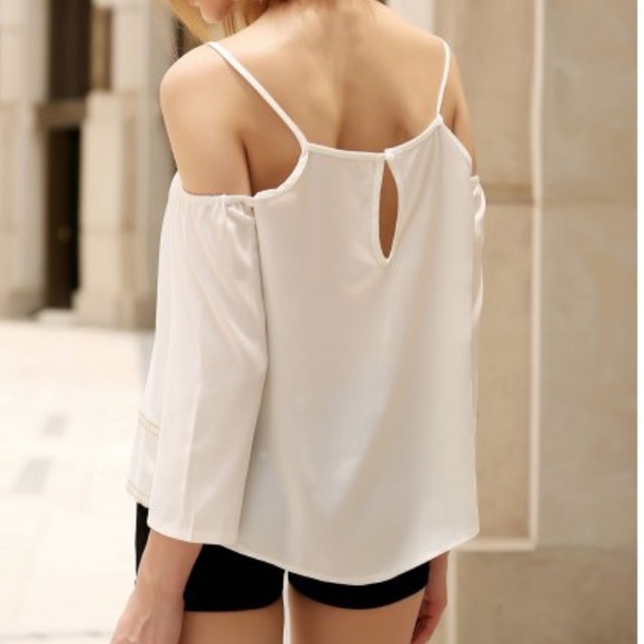 ✨1 LEFT✨ cold shoulder embroidered top - Picture 2 of 3