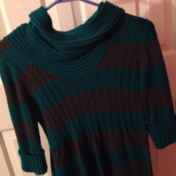 Gray and blue-green tunic long length top