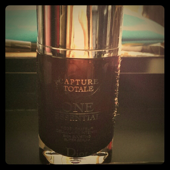Dior one essential serum