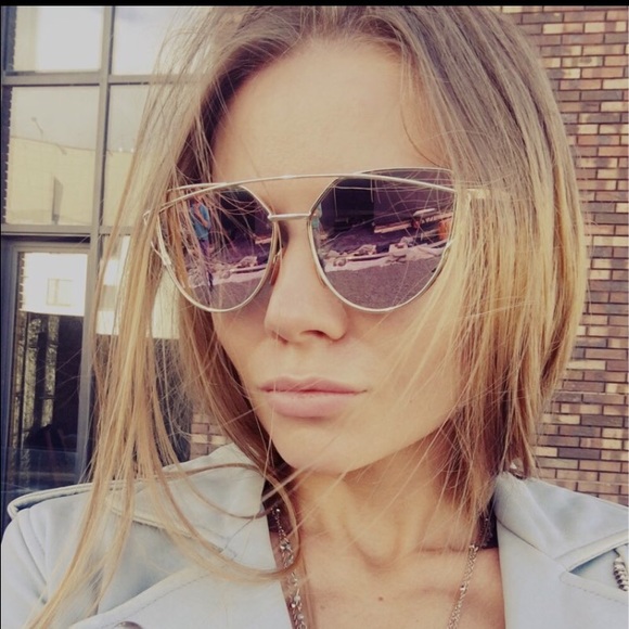 LAST PAIR!! 5 ⭐️ ratings! Mirrored sunnies 😎 - Picture 2 of 4