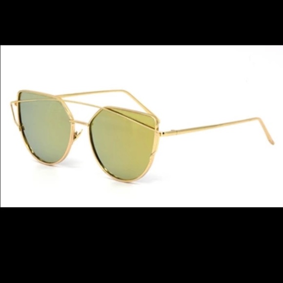 LAST PAIR!! 5 ⭐️ ratings! Mirrored sunnies 😎 - Picture 4 of 4