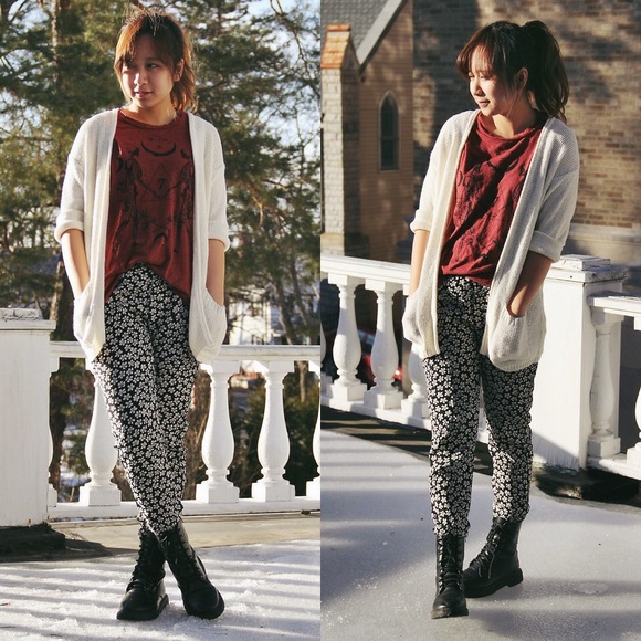 Brandy Melville Pants - Brandy Melville flower pattern pants