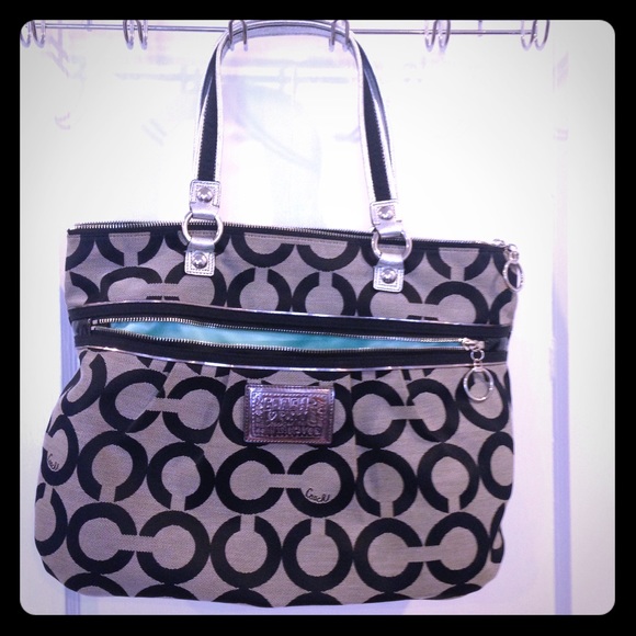 HOLIDAY SALE!!! Coach Poppy large purse