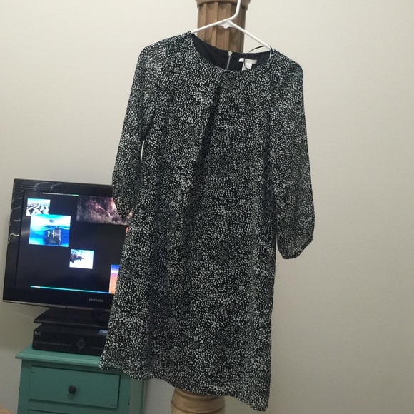 H&m long sleeve dress. Light and cute for summer.