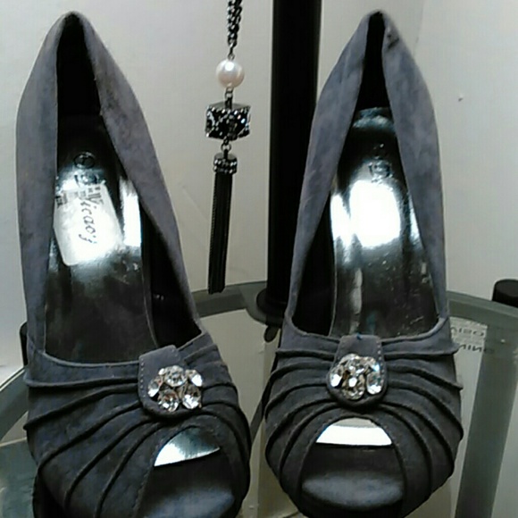 Suede Rhinestone Shoes Size 7, Opening at the Toe - Picture 2 of 4