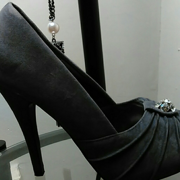 Suede Rhinestone Shoes Size 7, Opening at the Toe - Picture 3 of 4