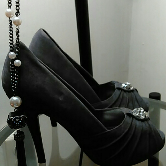 Suede Rhinestone Shoes Size 7, Opening at the Toe - Picture 4 of 4