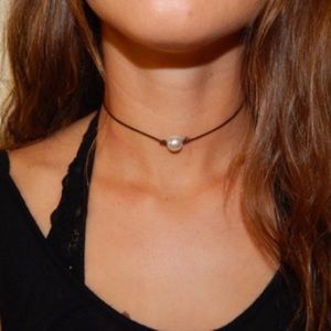 pearl necklace/choker leather
