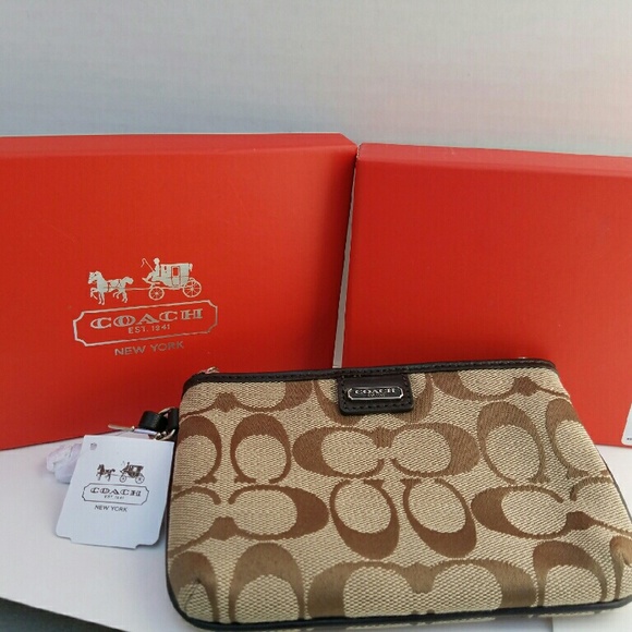 Coach Handbags - Coach Wristlet