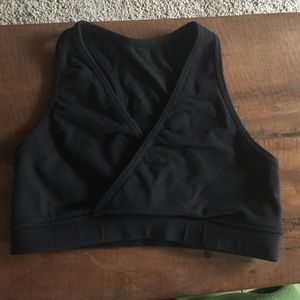 Black lulu lemon sports bra